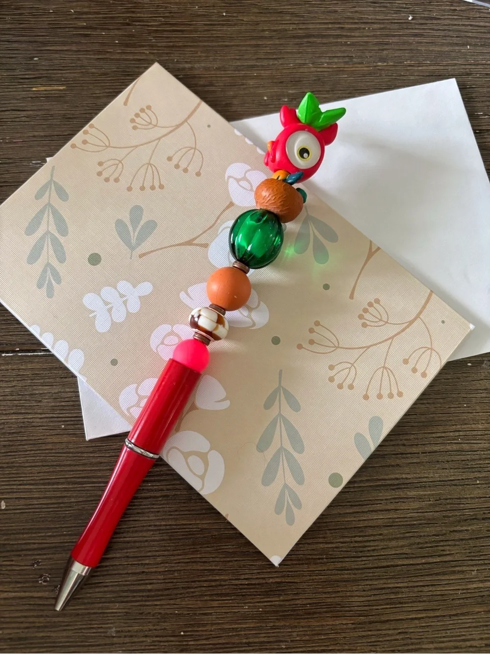 Disney Doorables: Moana: Hei Hei island handmade beaded pen